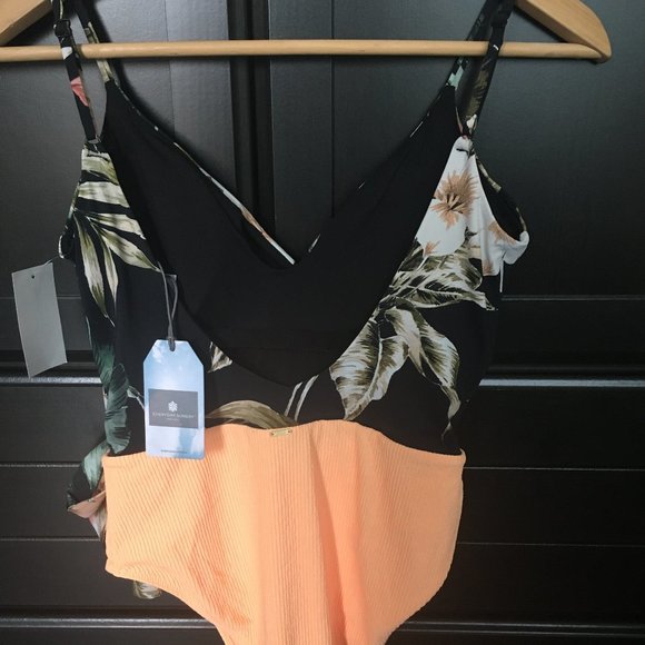 NWT Magnifique Everyday Sunday one piece swimsuit! - Picture 2 of 8